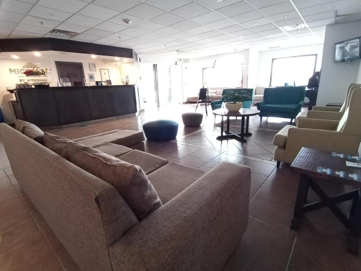 Microtel Inn And Suites By Wyndham Toluca Extérieur photo