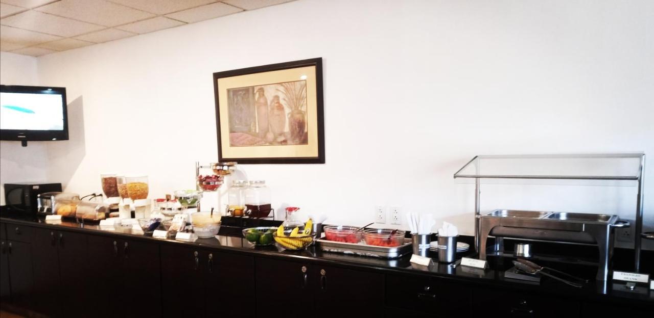 Microtel Inn And Suites By Wyndham Toluca Extérieur photo