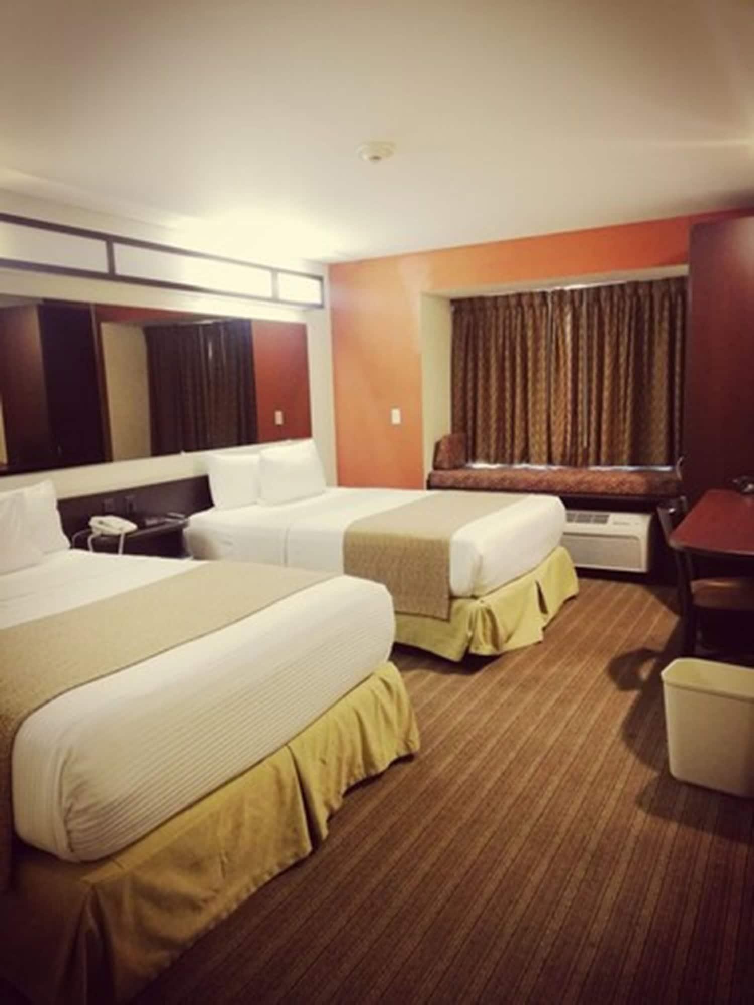 Microtel Inn And Suites By Wyndham Toluca Extérieur photo
