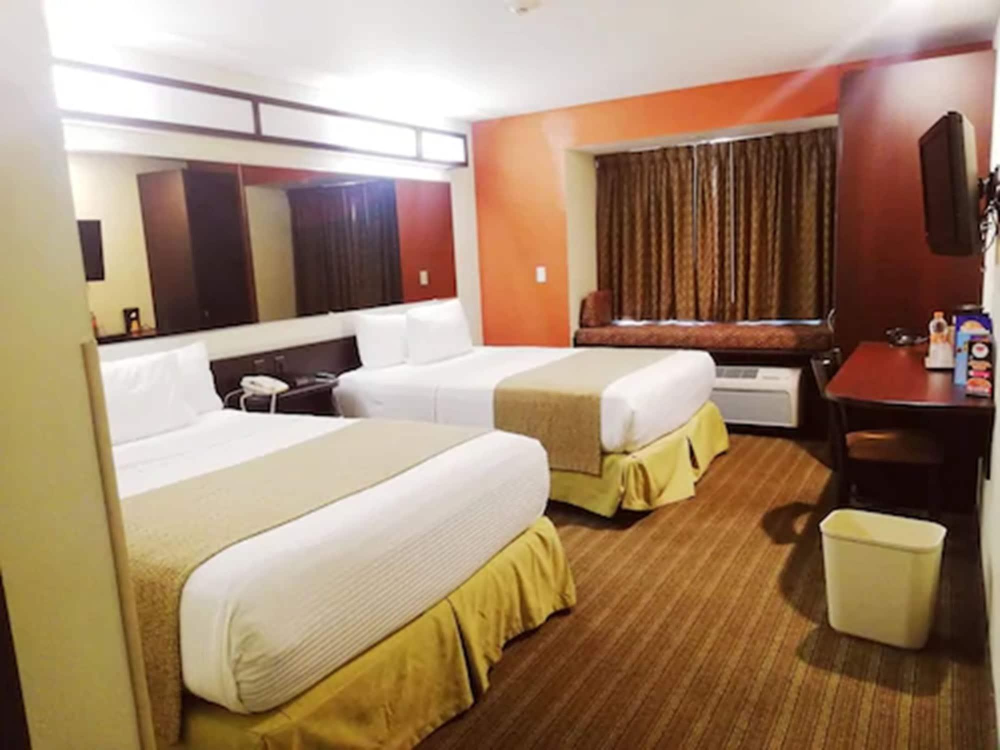 Microtel Inn And Suites By Wyndham Toluca Extérieur photo