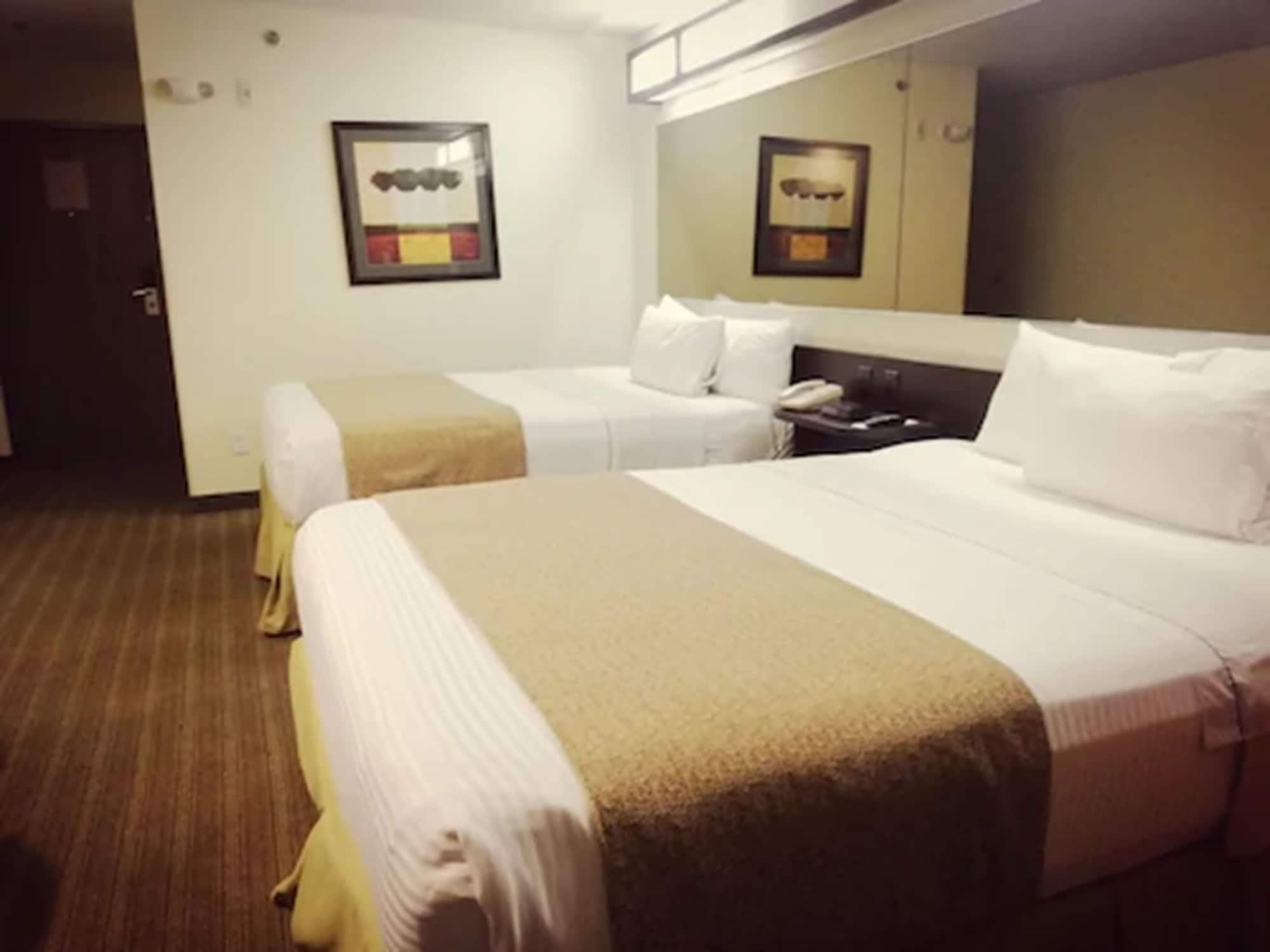 Microtel Inn And Suites By Wyndham Toluca Extérieur photo