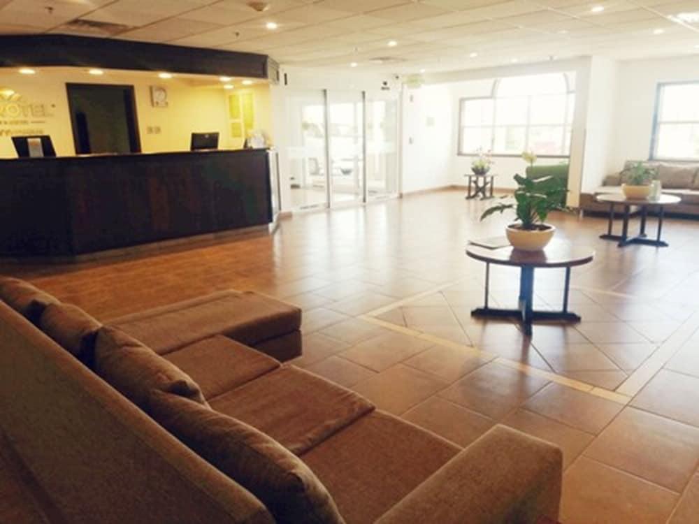 Microtel Inn And Suites By Wyndham Toluca Extérieur photo