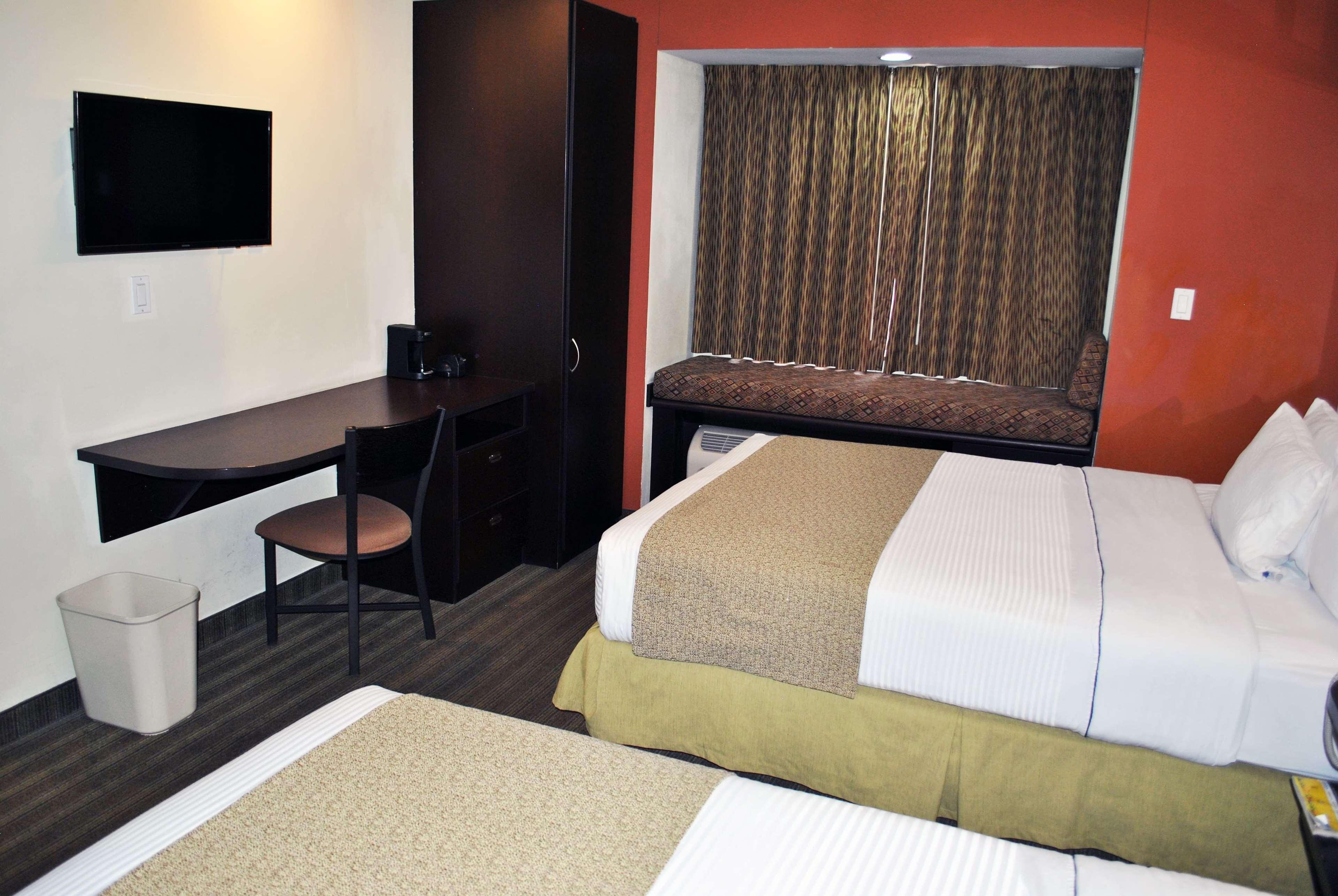 Microtel Inn And Suites By Wyndham Toluca Extérieur photo