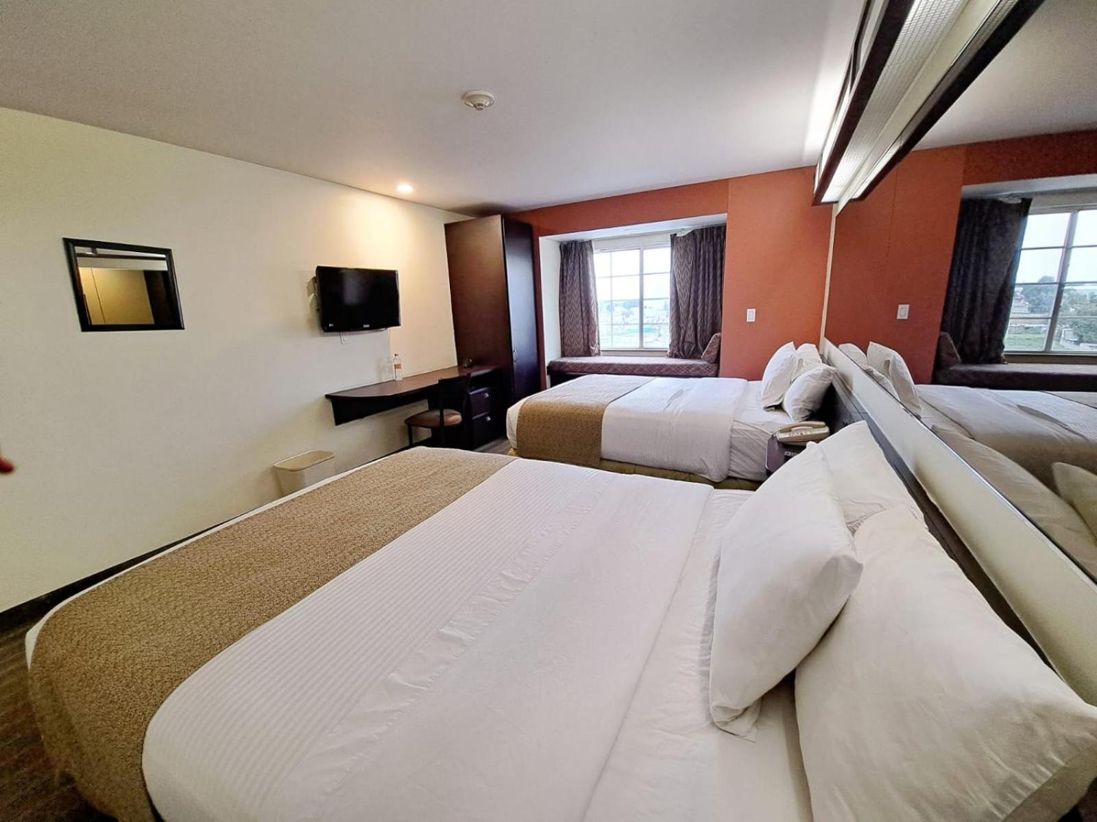 Microtel Inn And Suites By Wyndham Toluca Extérieur photo