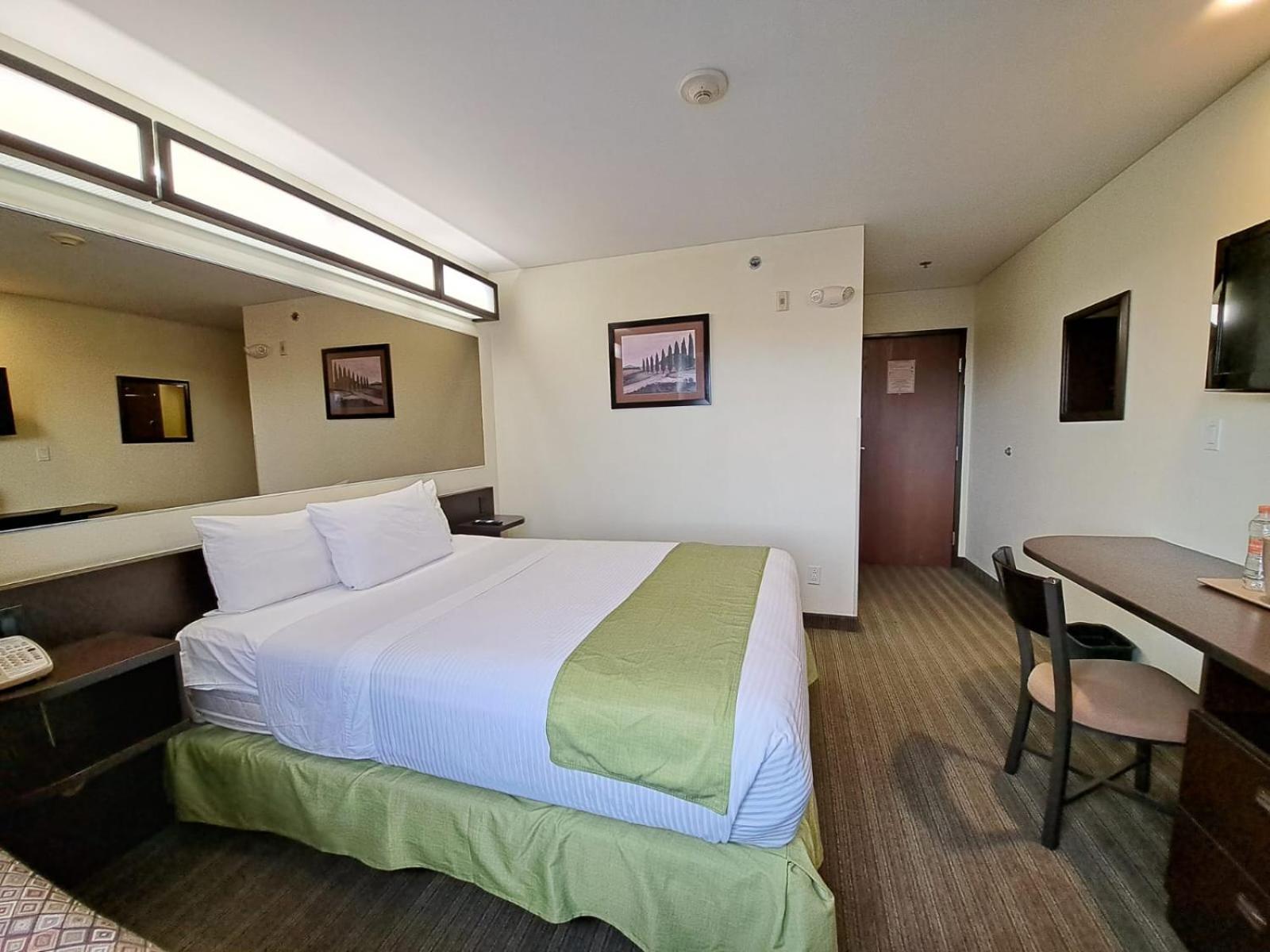 Microtel Inn And Suites By Wyndham Toluca Extérieur photo
