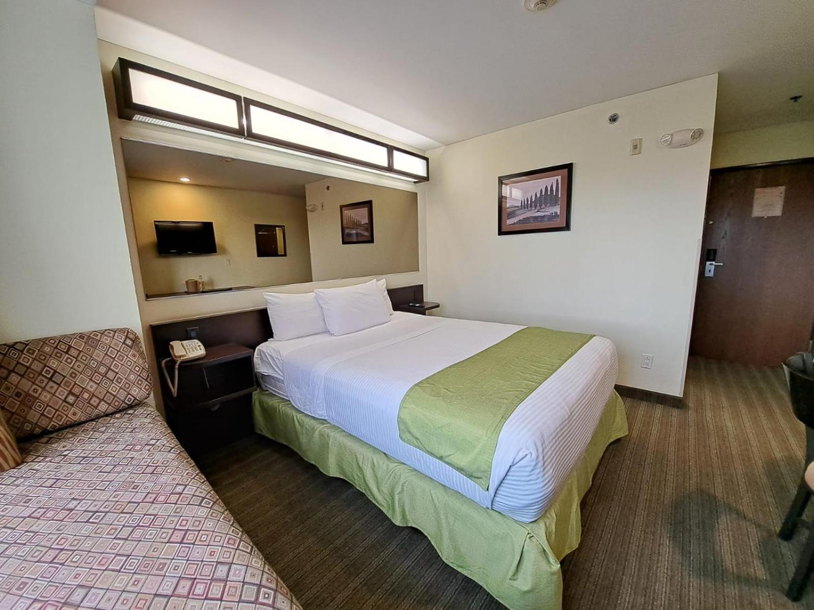 Microtel Inn And Suites By Wyndham Toluca Extérieur photo
