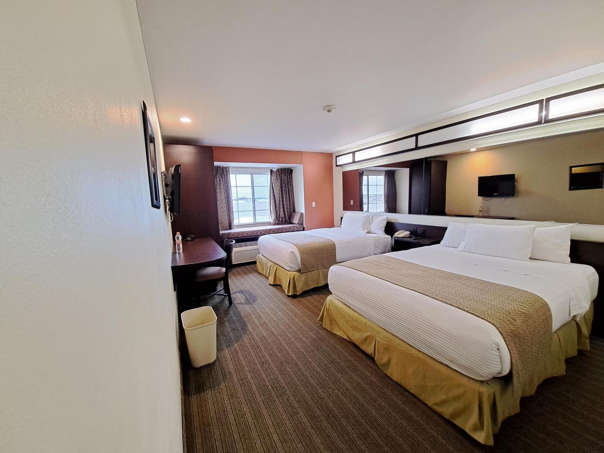 Microtel Inn And Suites By Wyndham Toluca Extérieur photo